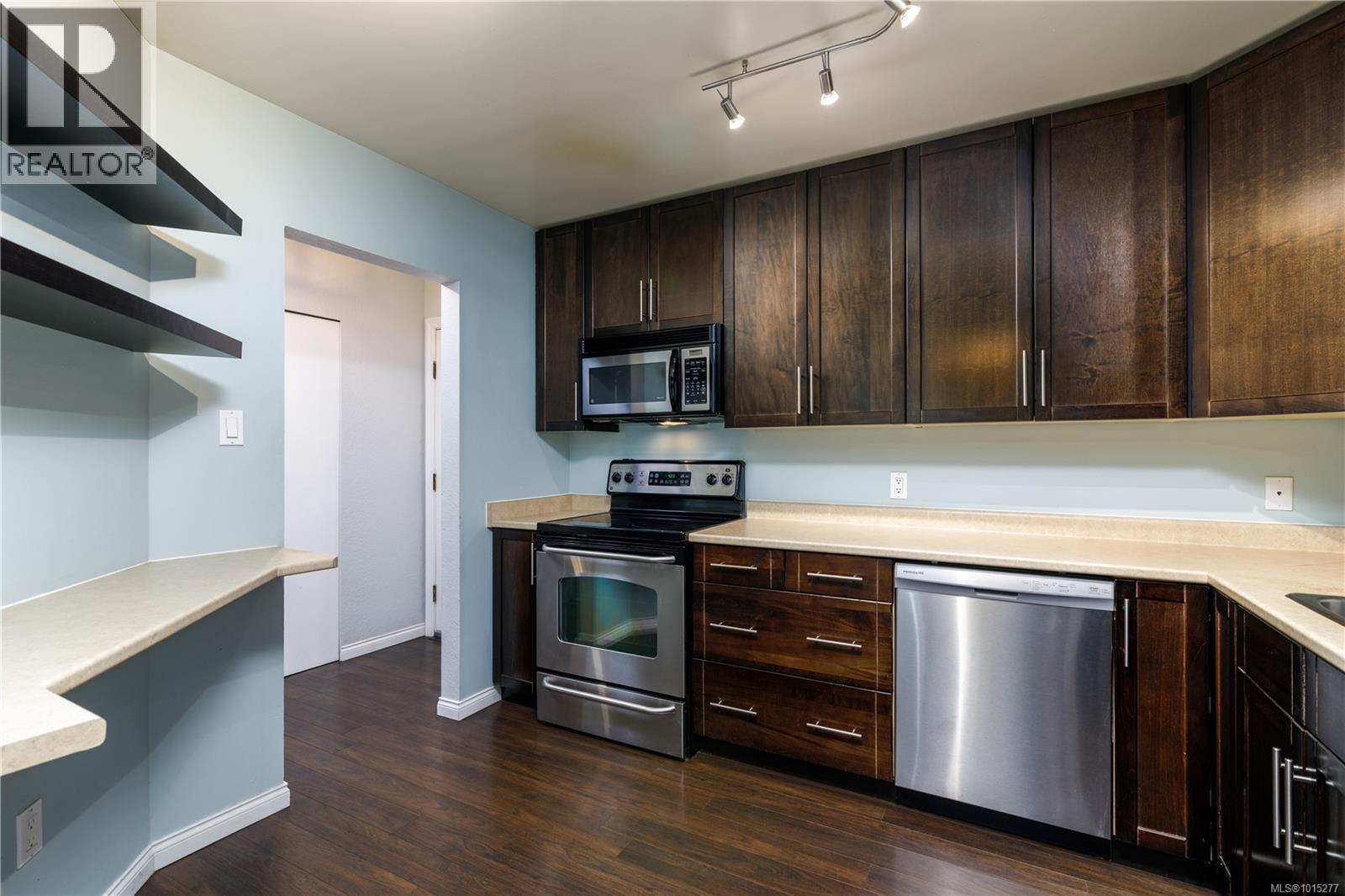 105 73 Gorge Rd W, Saanich