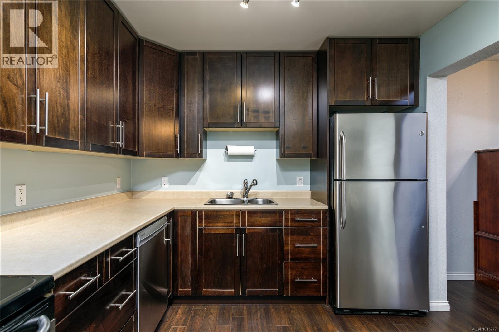 105 73 Gorge Rd W, Saanich