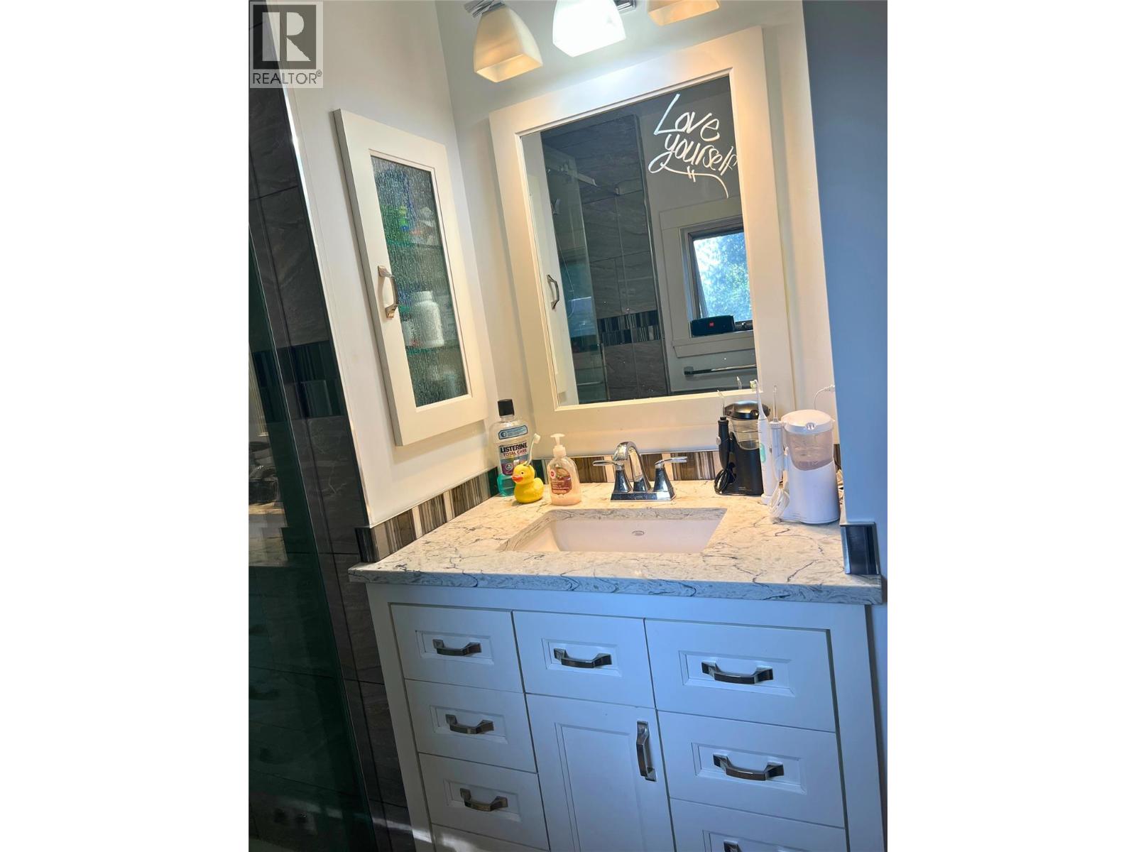 7508 Crowfoot Drive, Anglemont