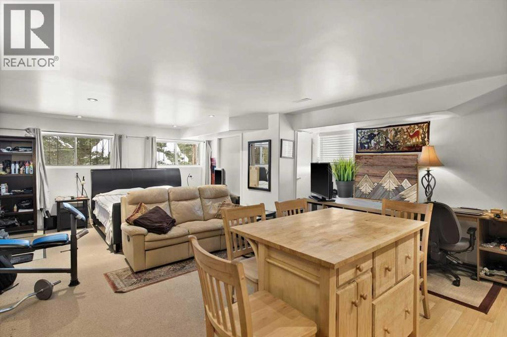 64 Breezewood Bay, Bragg Creek