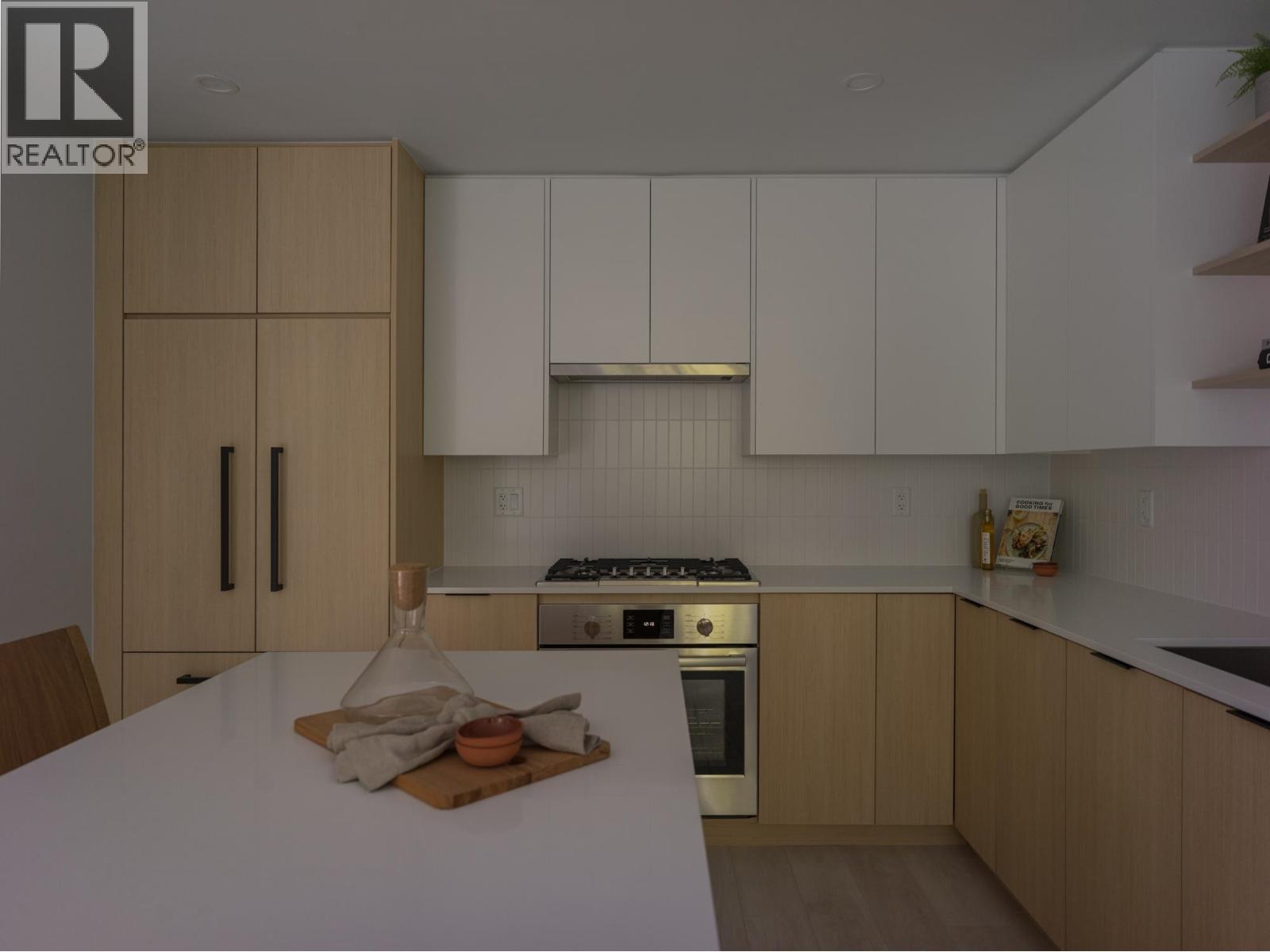 213 2045 HERITAGE PARK LANE, North Vancouver
