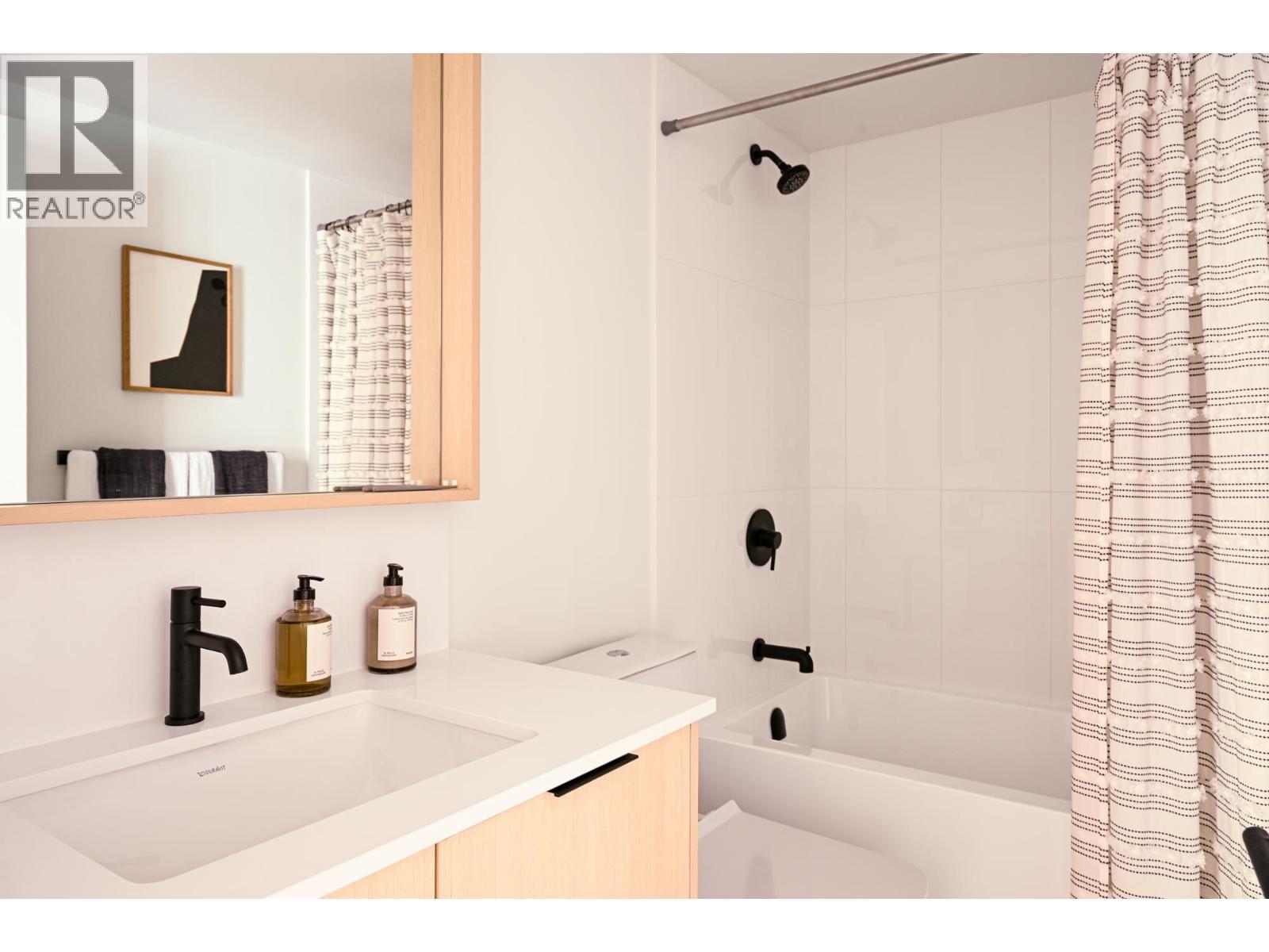 213 2045 HERITAGE PARK LANE, North Vancouver