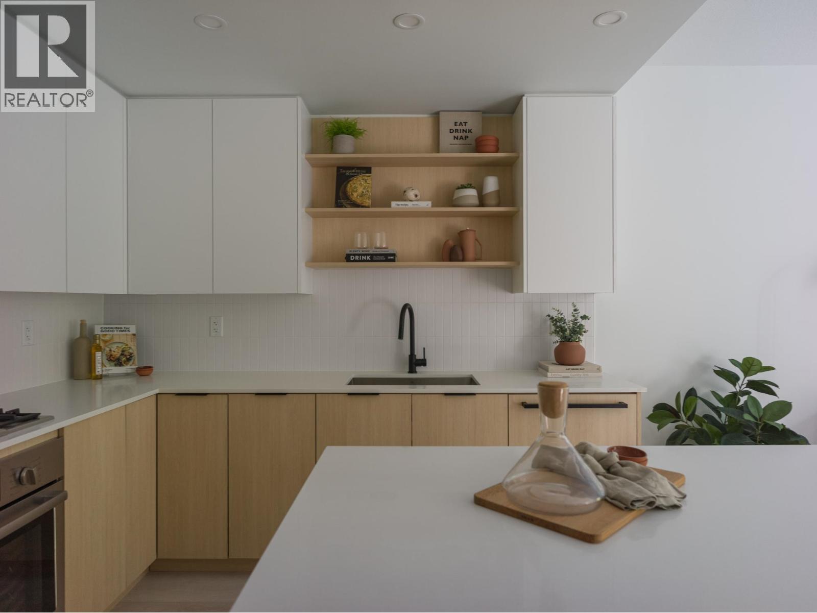 213 2045 HERITAGE PARK LANE, North Vancouver