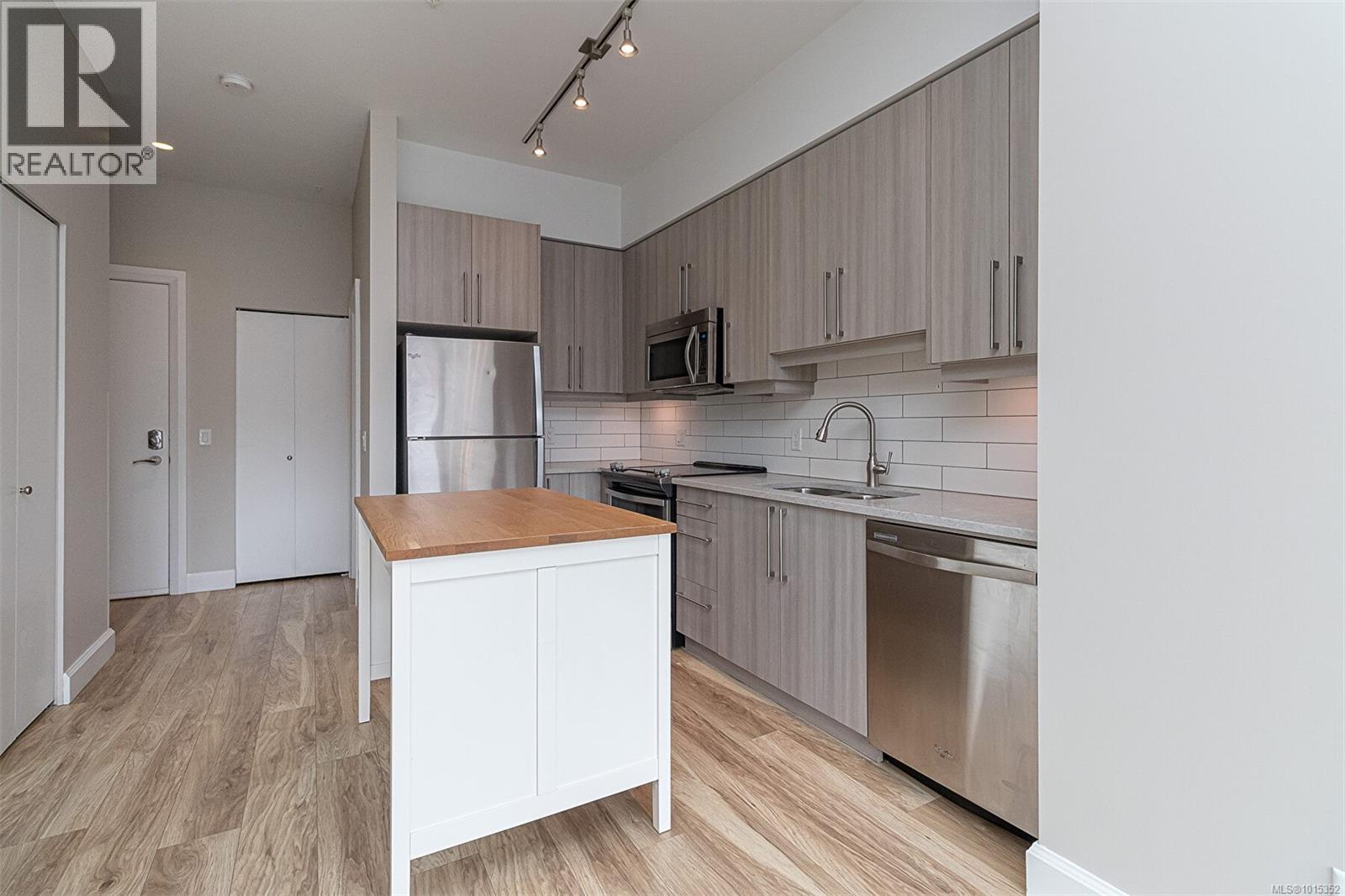 208 595 Pandora Avenue, Victoria