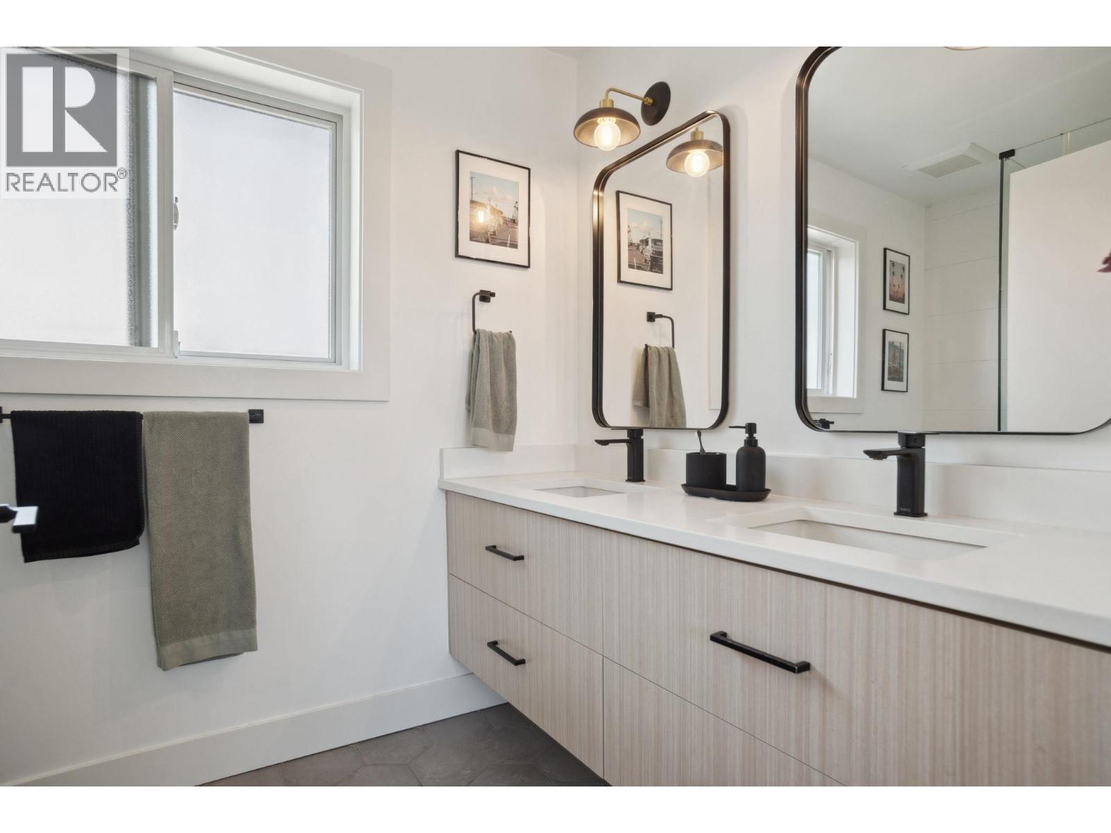 5018 NANAIMO STREET, Vancouver
