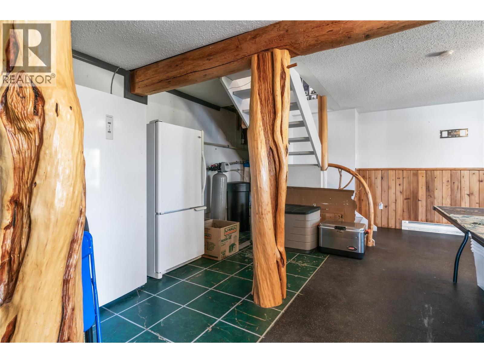 4878 Leopold Road, Celista