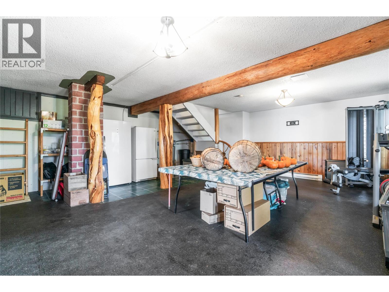 4878 Leopold Road, Celista