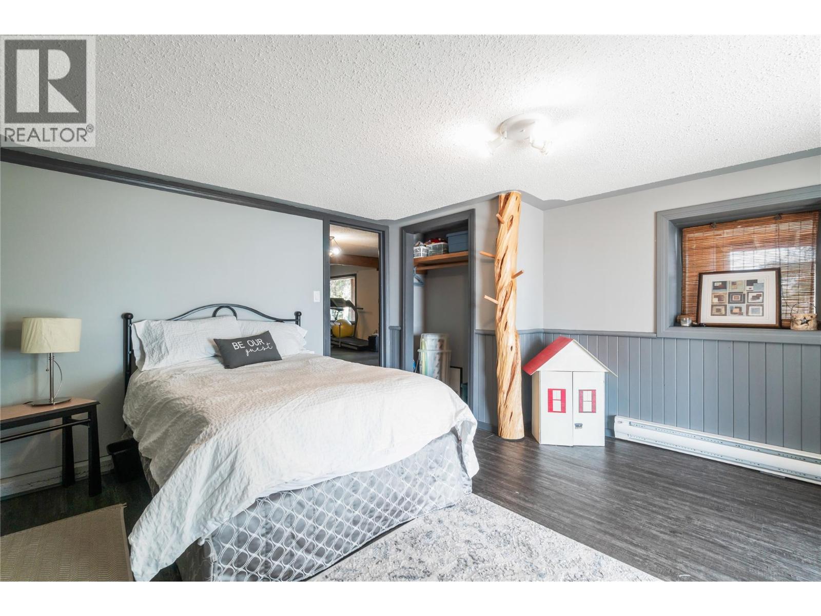 4878 Leopold Road, Celista