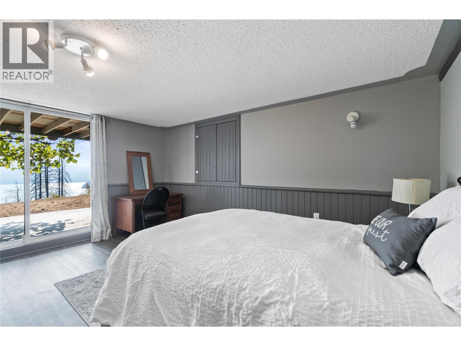4878 Leopold Road, Celista