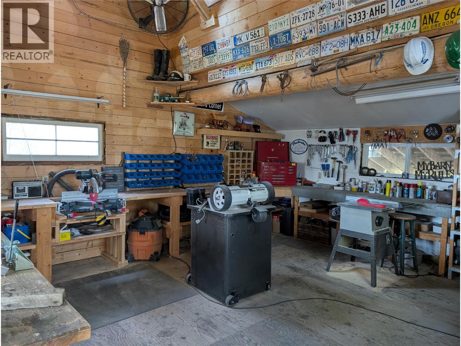 4878 Leopold Road, Celista