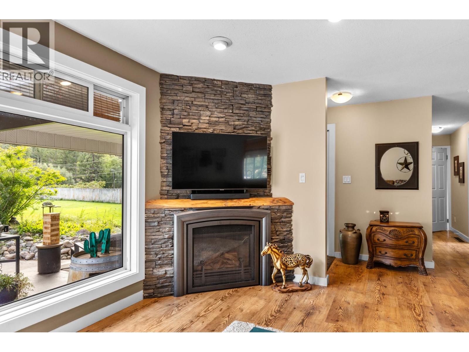  602 Johnson Crescent, Oliver