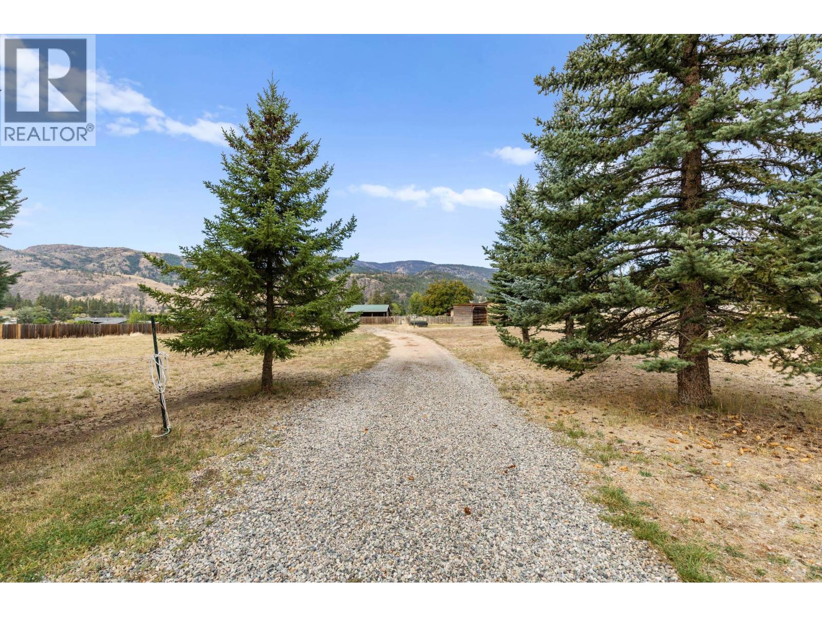  602 Johnson Crescent, Oliver