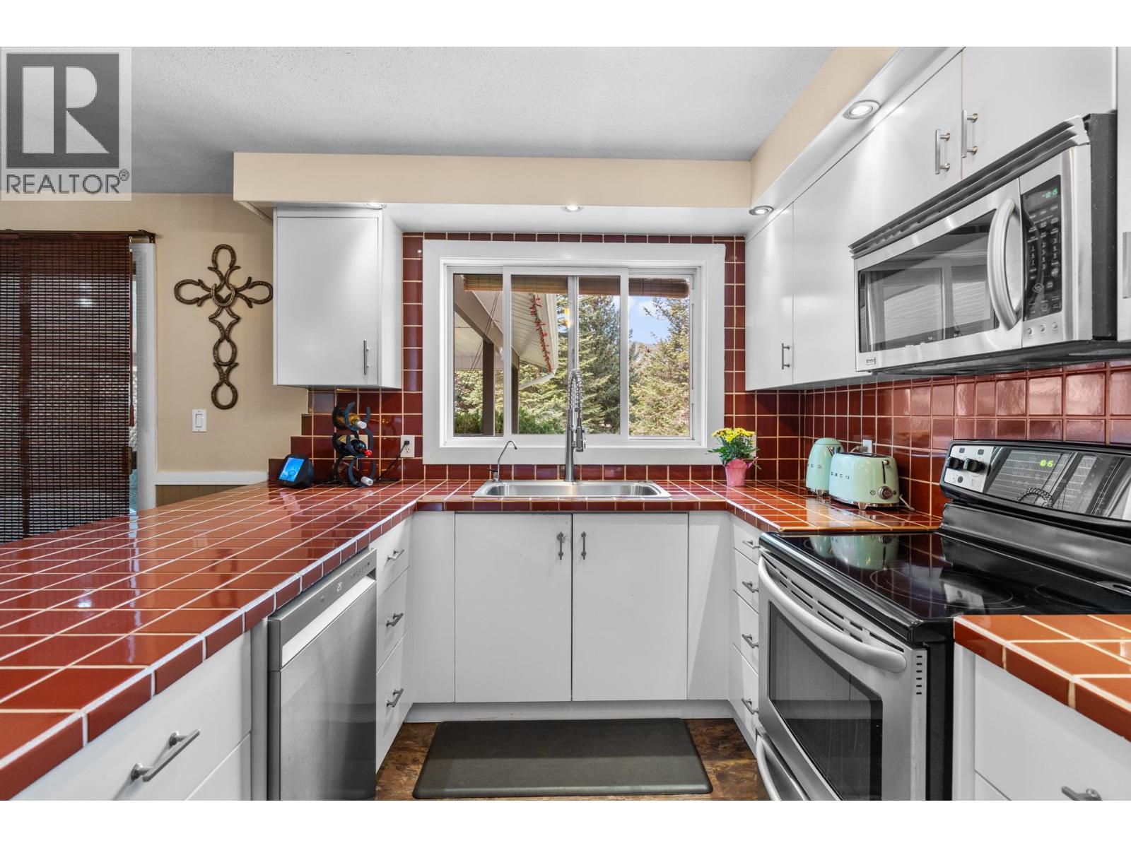  602 Johnson Crescent, Oliver