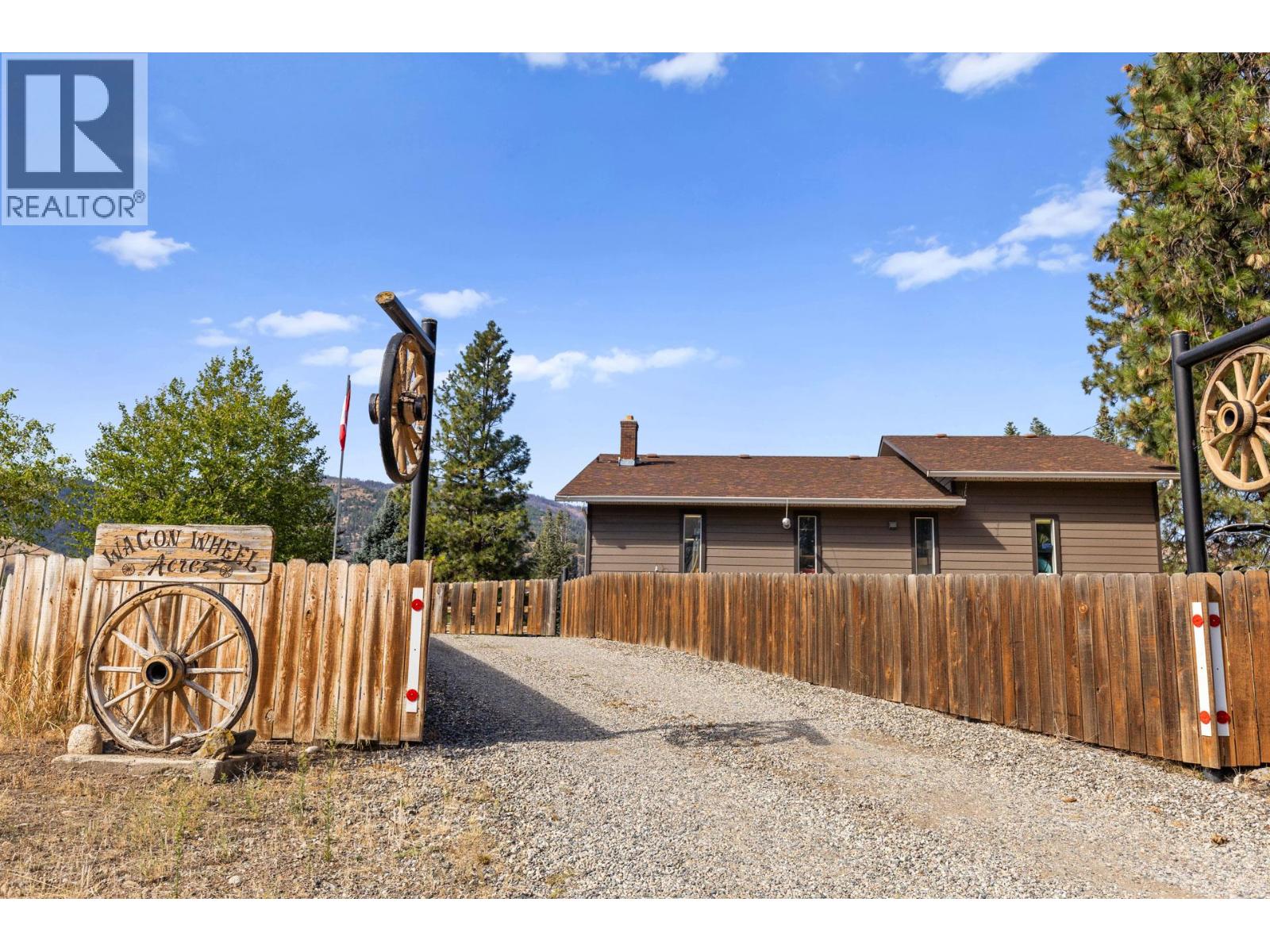  602 Johnson Crescent, Oliver