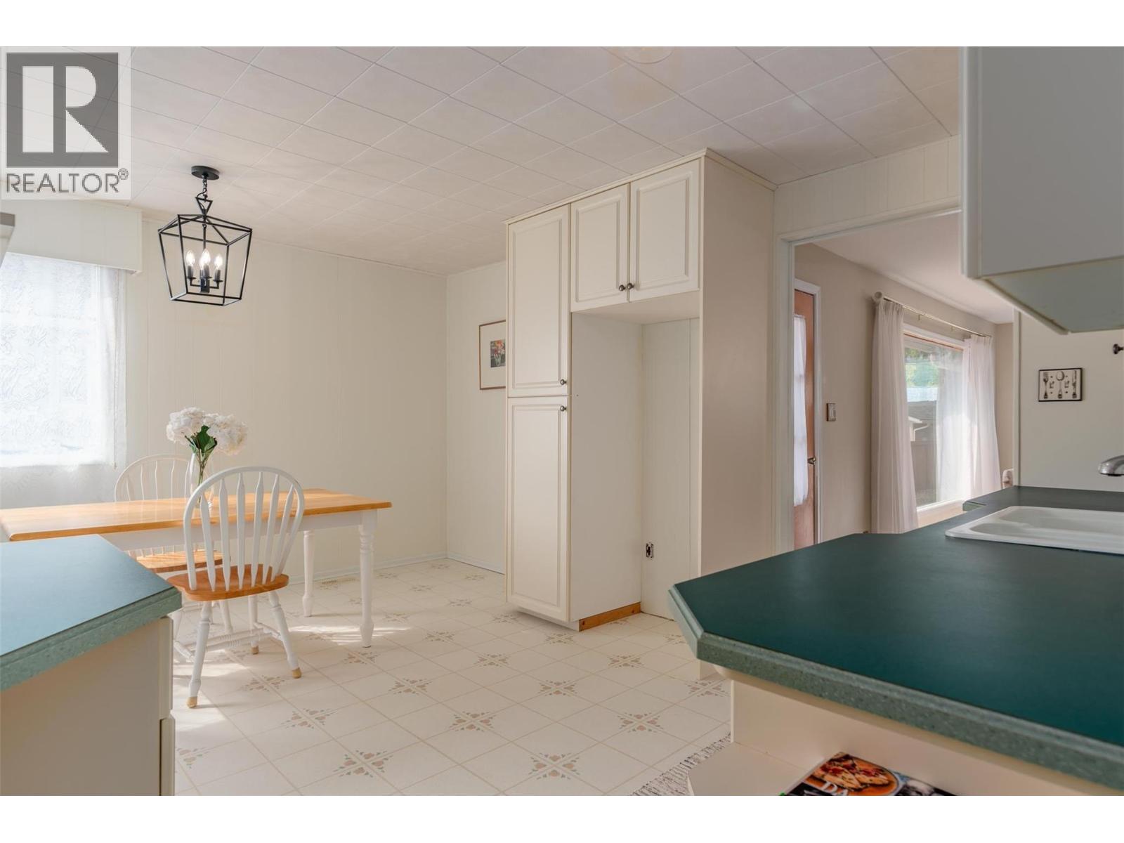 703 Hermia Crescent, Trail