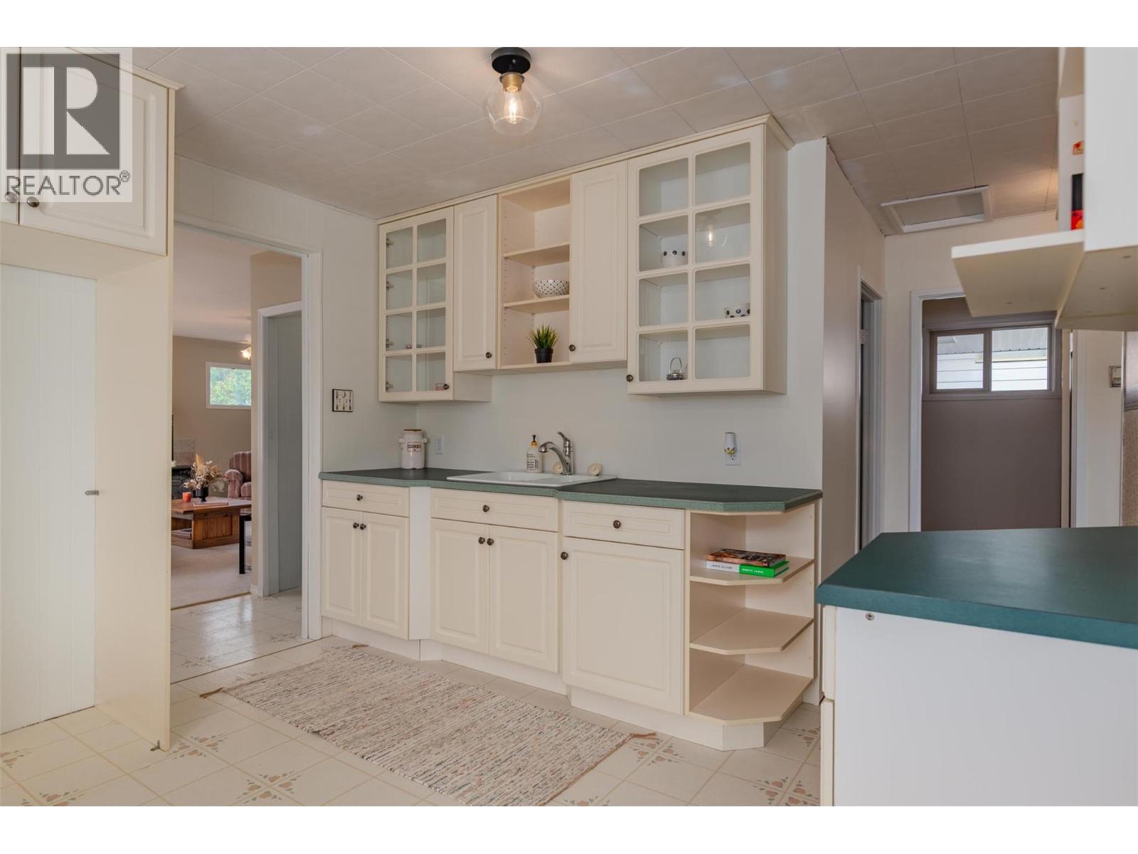 703 Hermia Crescent, Trail