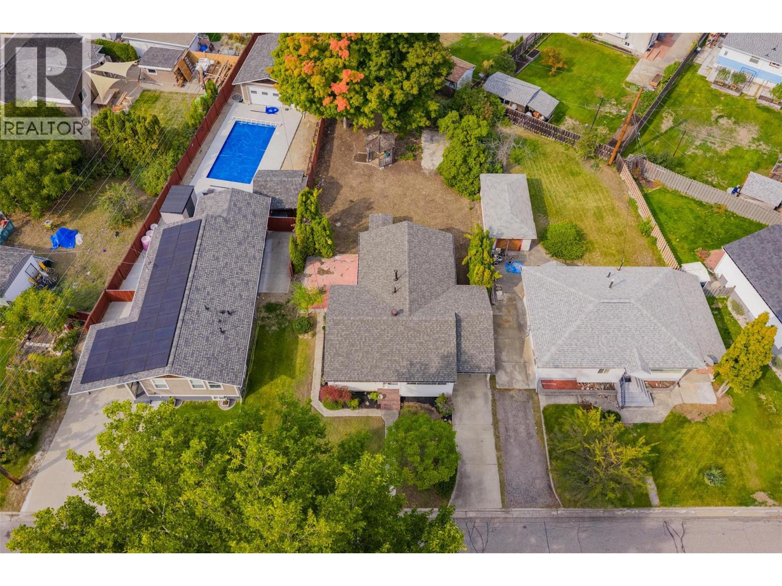 703 Hermia Crescent, Trail