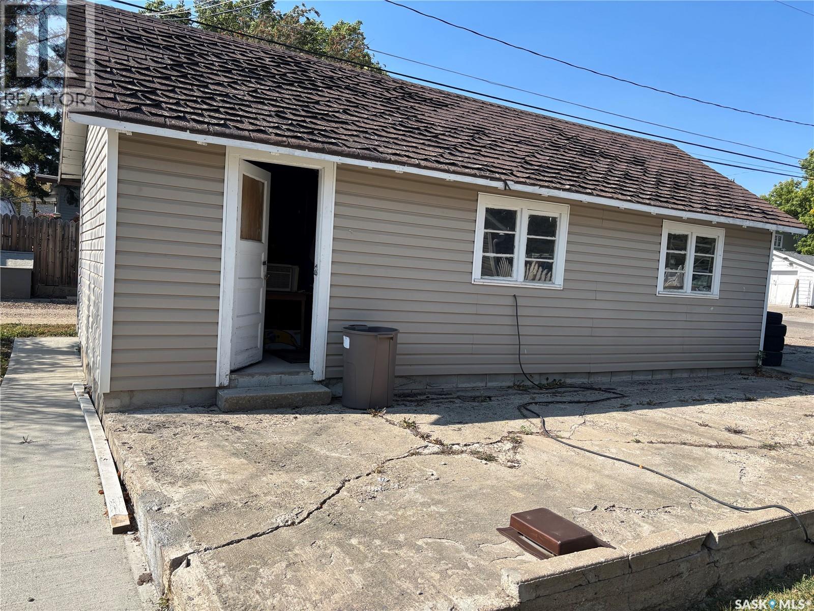 Single Family House Bungalow for Sale in  th AVENUE NW Swift Current 