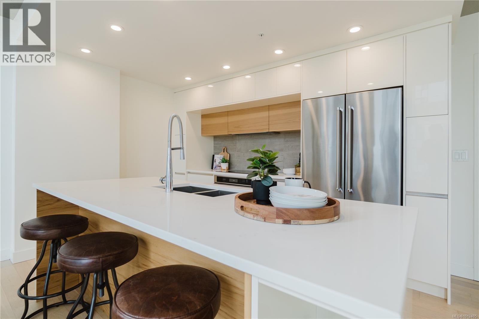 515 989 Johnson Street, Victoria