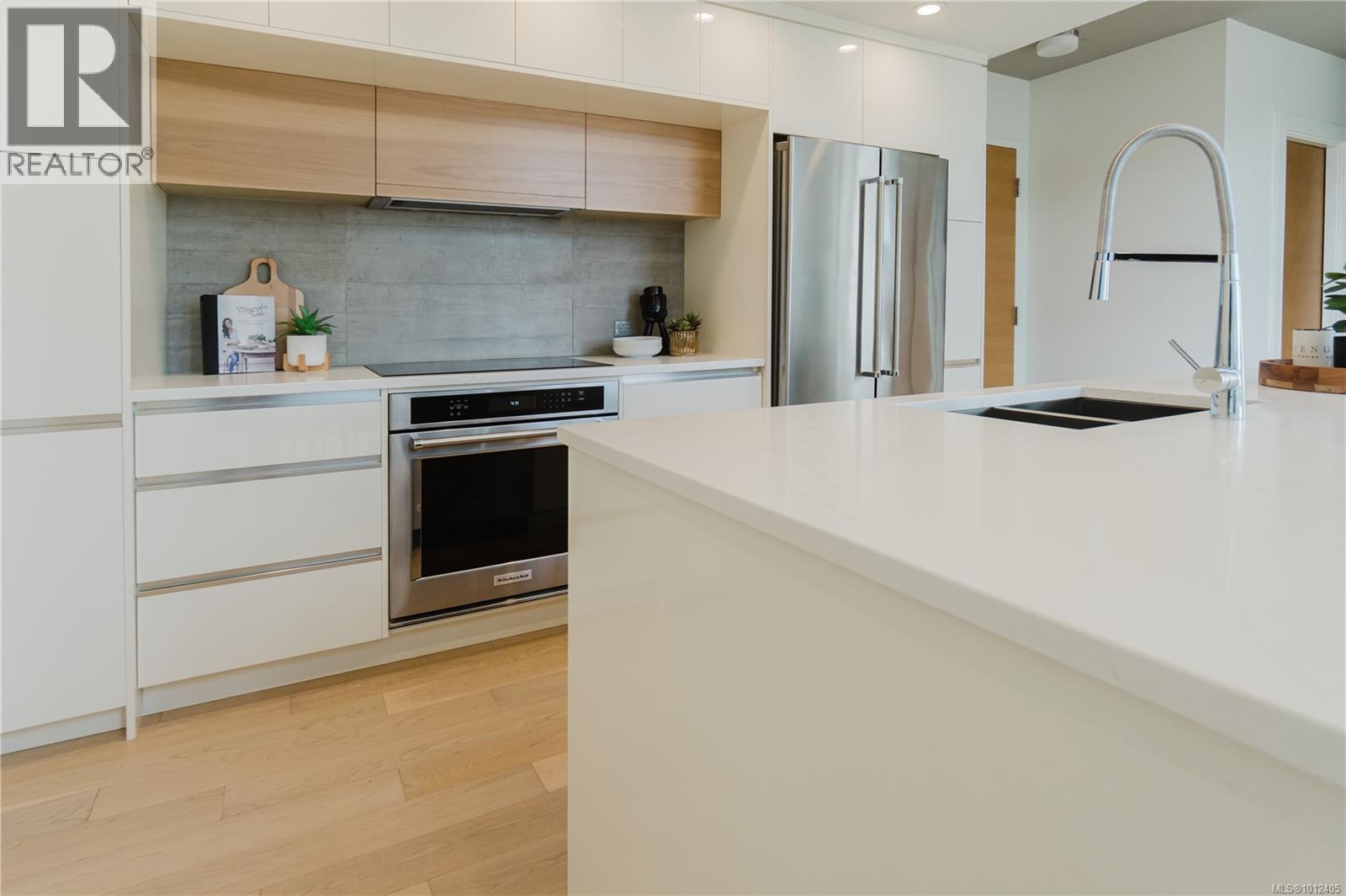 515 989 Johnson Street, Victoria