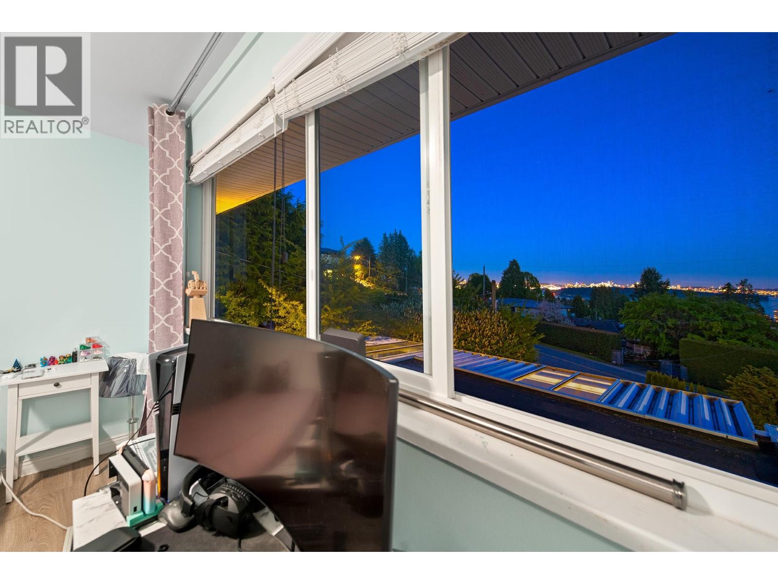 2365 QUEENS AVENUE, West Vancouver