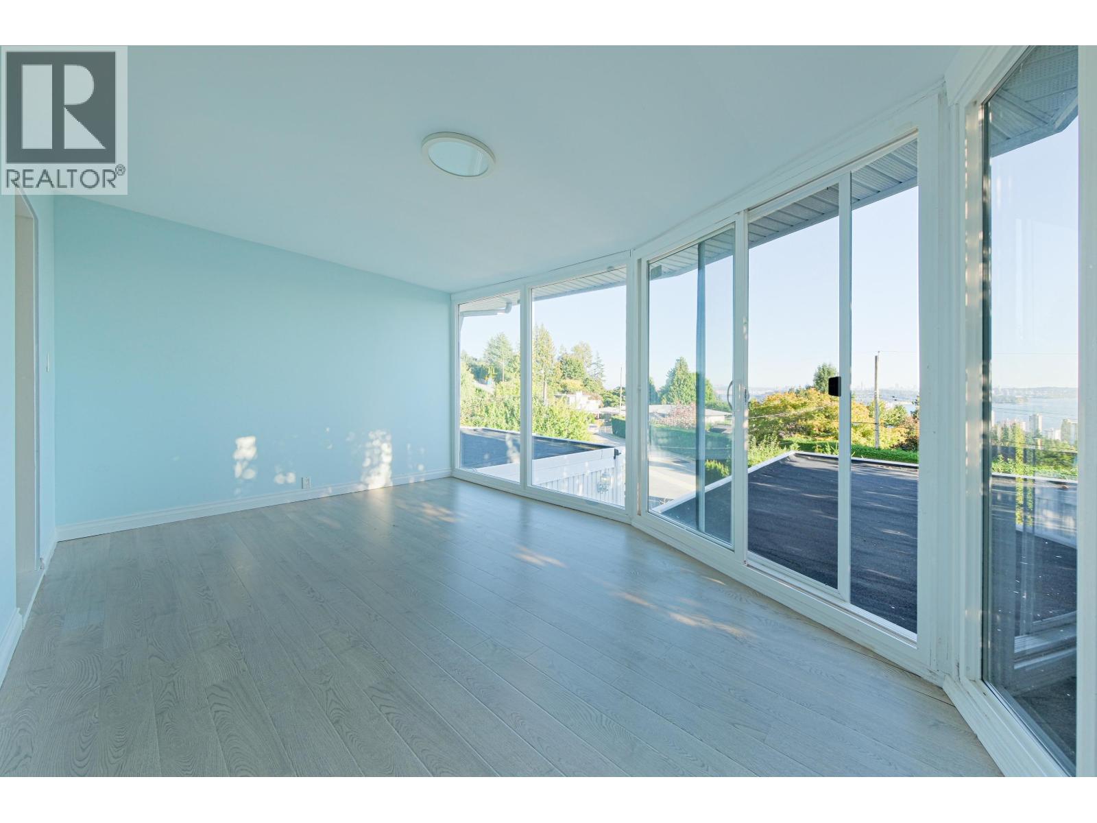 2365 QUEENS AVENUE, West Vancouver