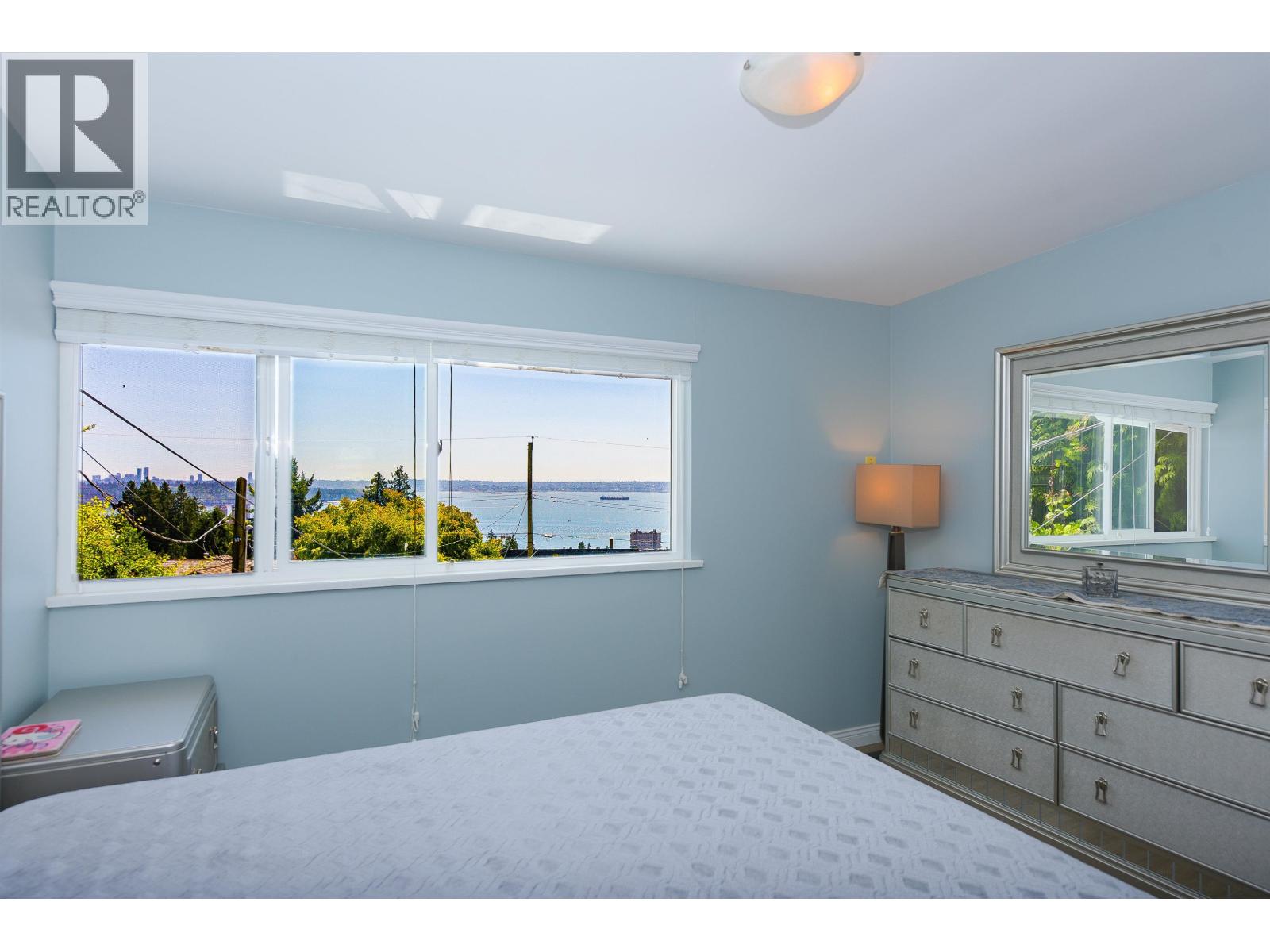 2365 QUEENS AVENUE, West Vancouver