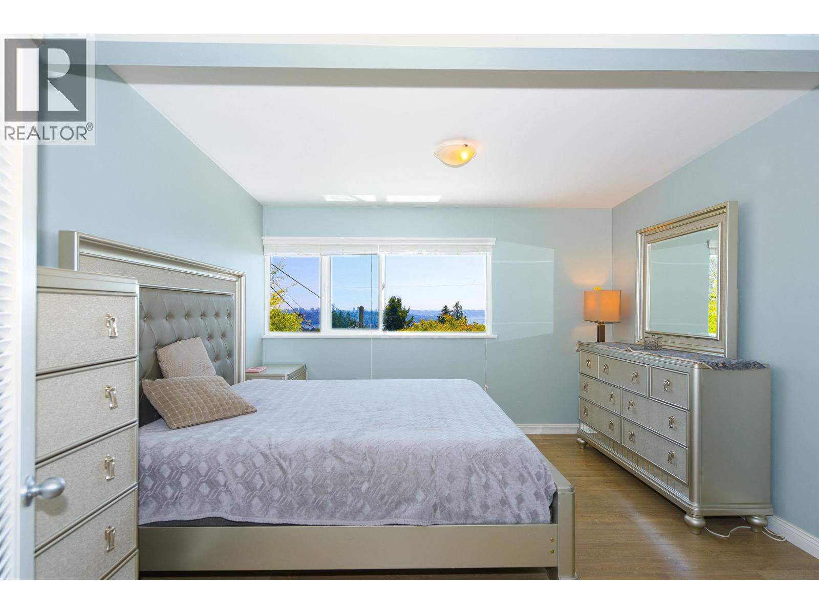 2365 QUEENS AVENUE, West Vancouver