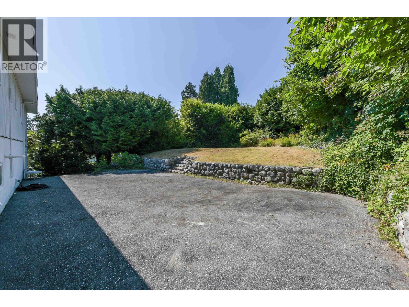 2365 QUEENS AVENUE, West Vancouver