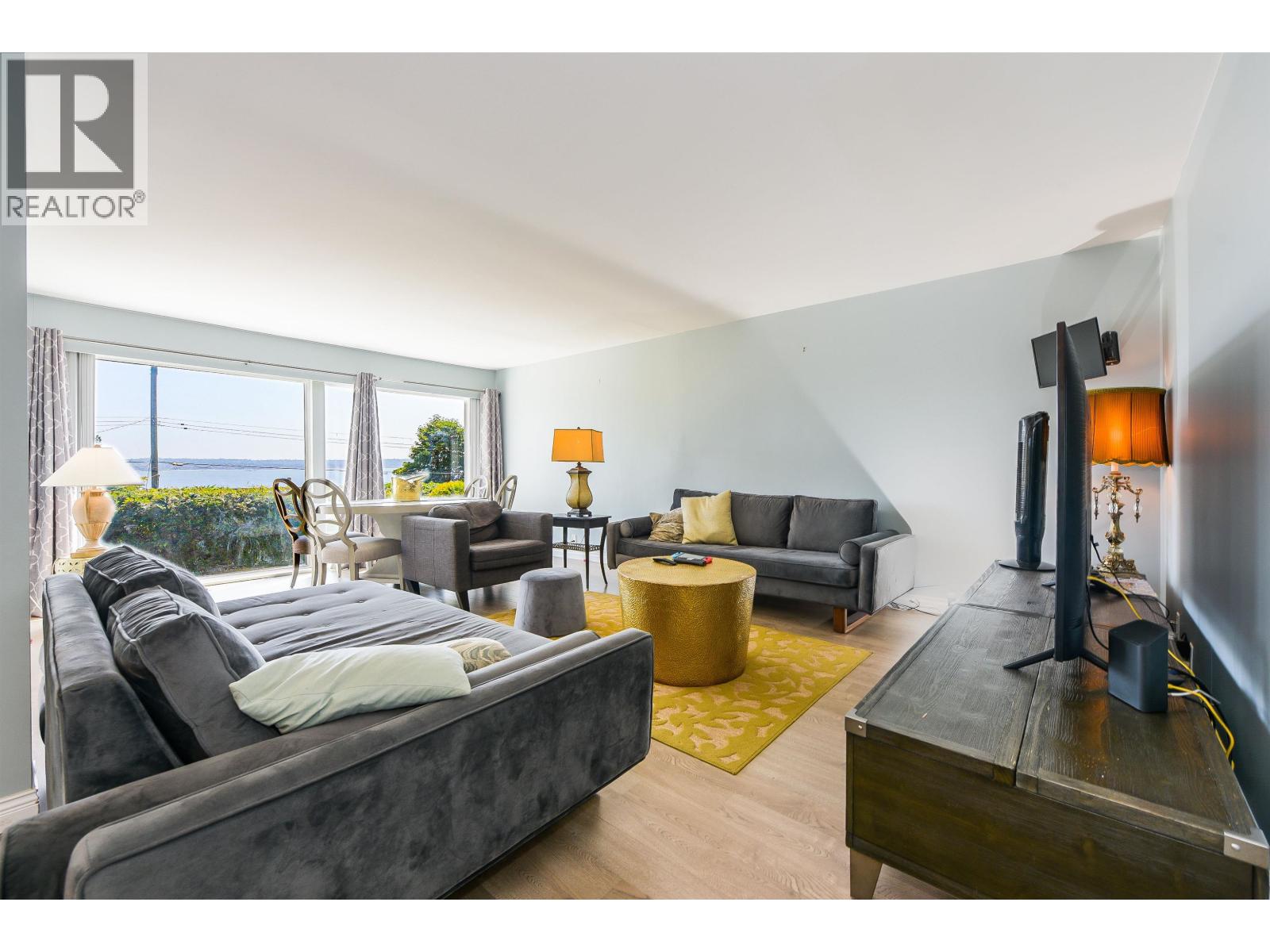 2365 QUEENS AVENUE, West Vancouver