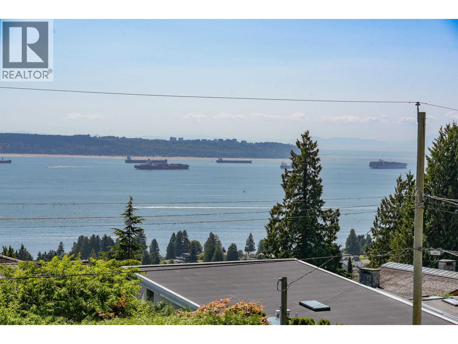 2365 QUEENS AVENUE, West Vancouver