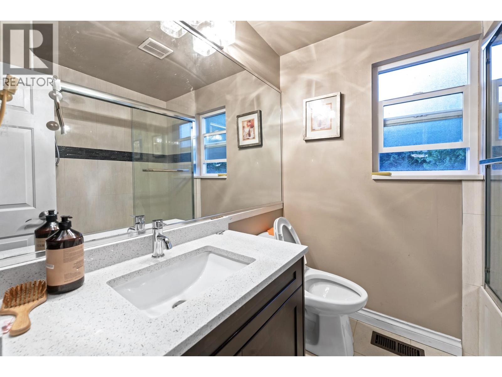 2365 QUEENS AVENUE, West Vancouver