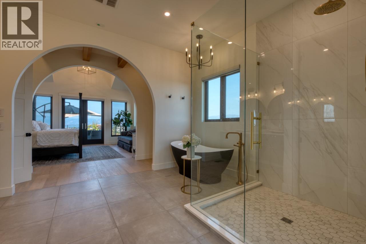 652 Trumpeter Road, Kelowna