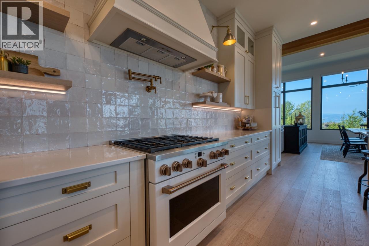 652 Trumpeter Road, Kelowna