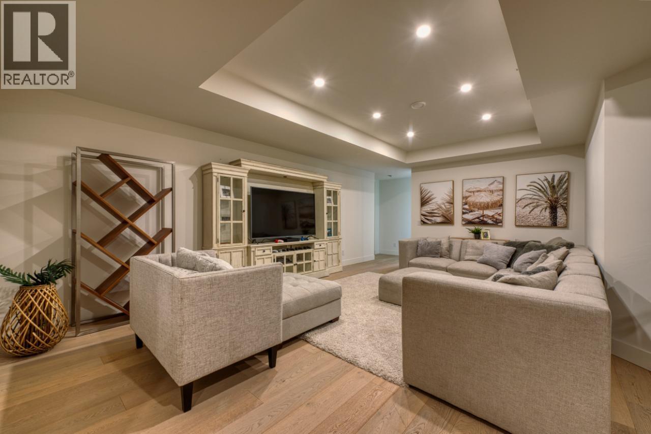 652 Trumpeter Road, Kelowna