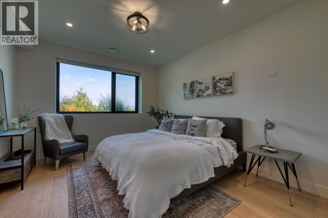 652 Trumpeter Road, Kelowna