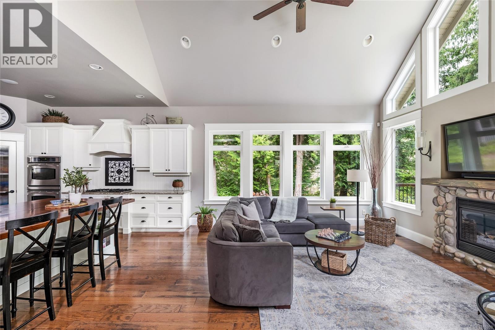 1453 White Pine Terr, Highlands