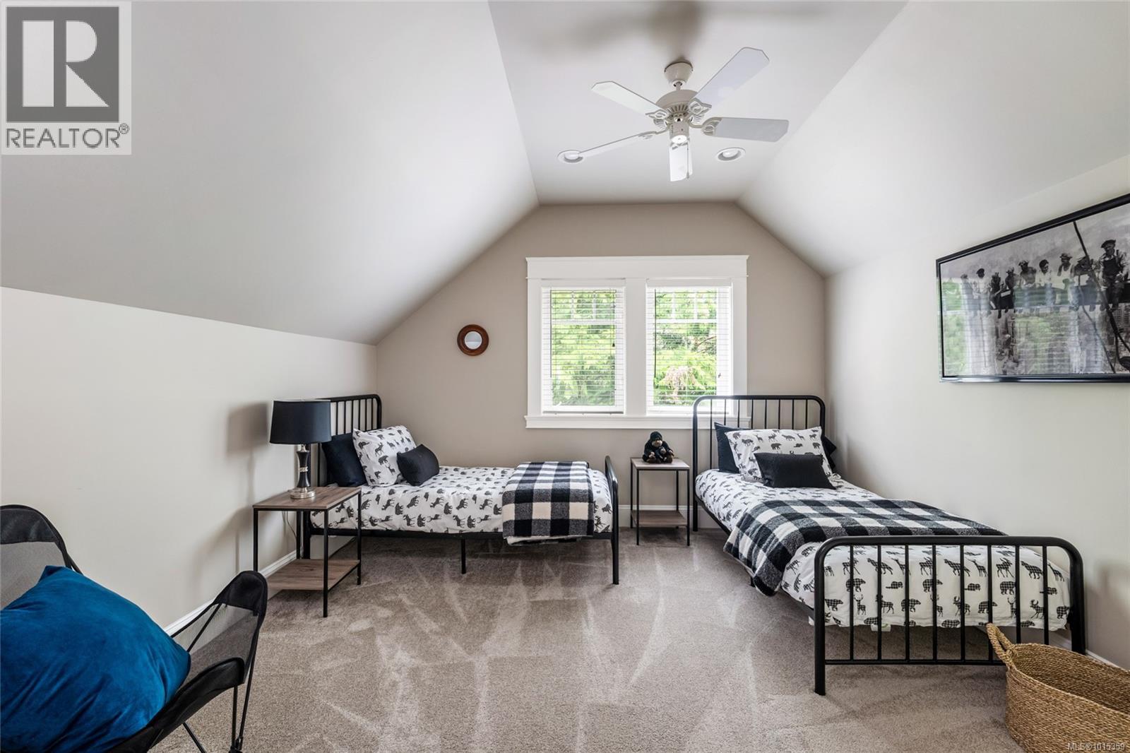 1453 White Pine Terr, Highlands