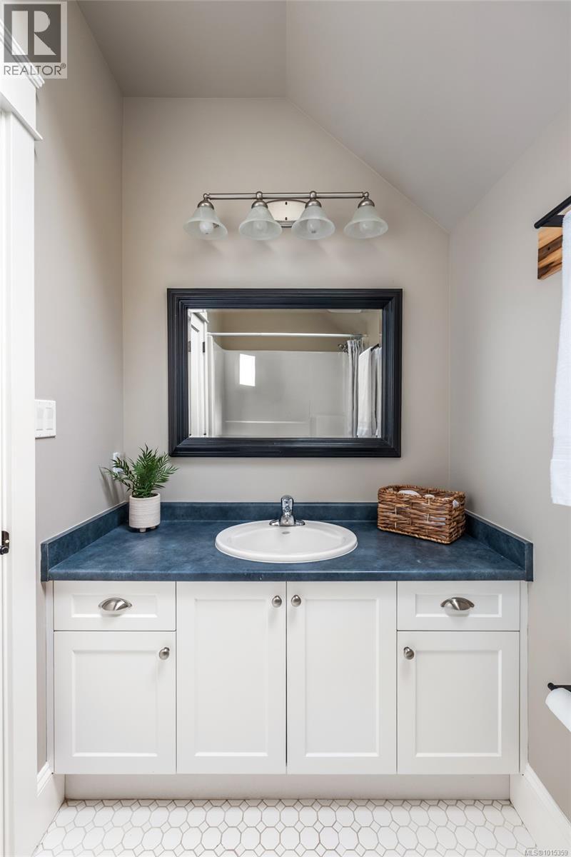 1453 White Pine Terr, Highlands