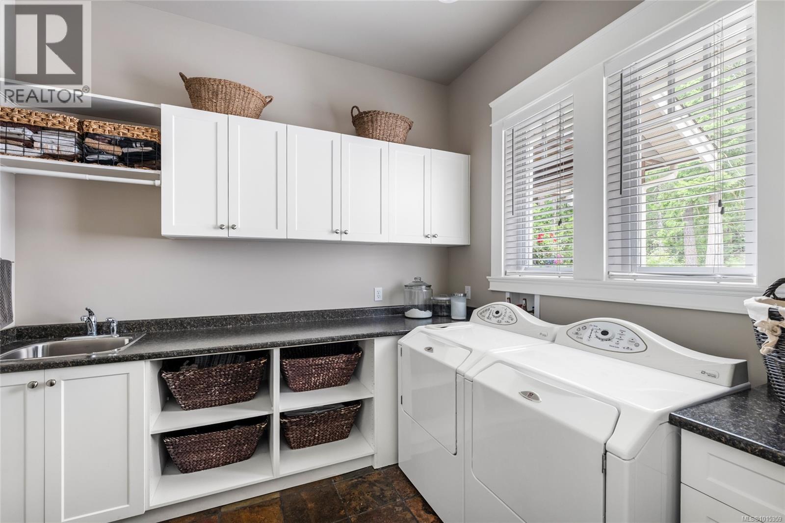 1453 White Pine Terr, Highlands