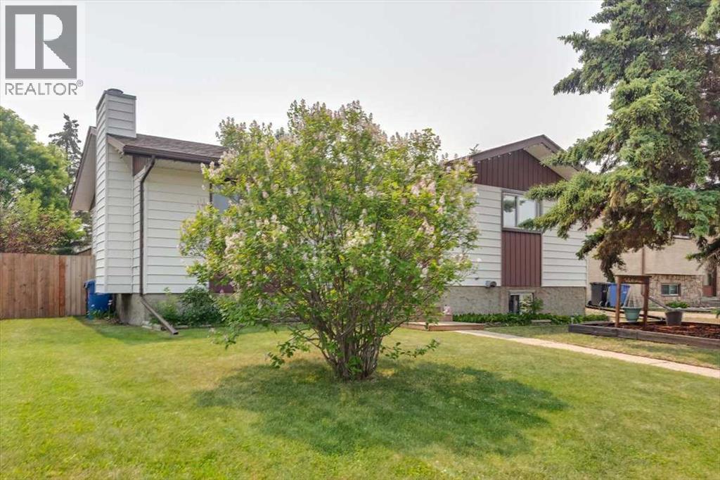 20 Larne Place, Penhold