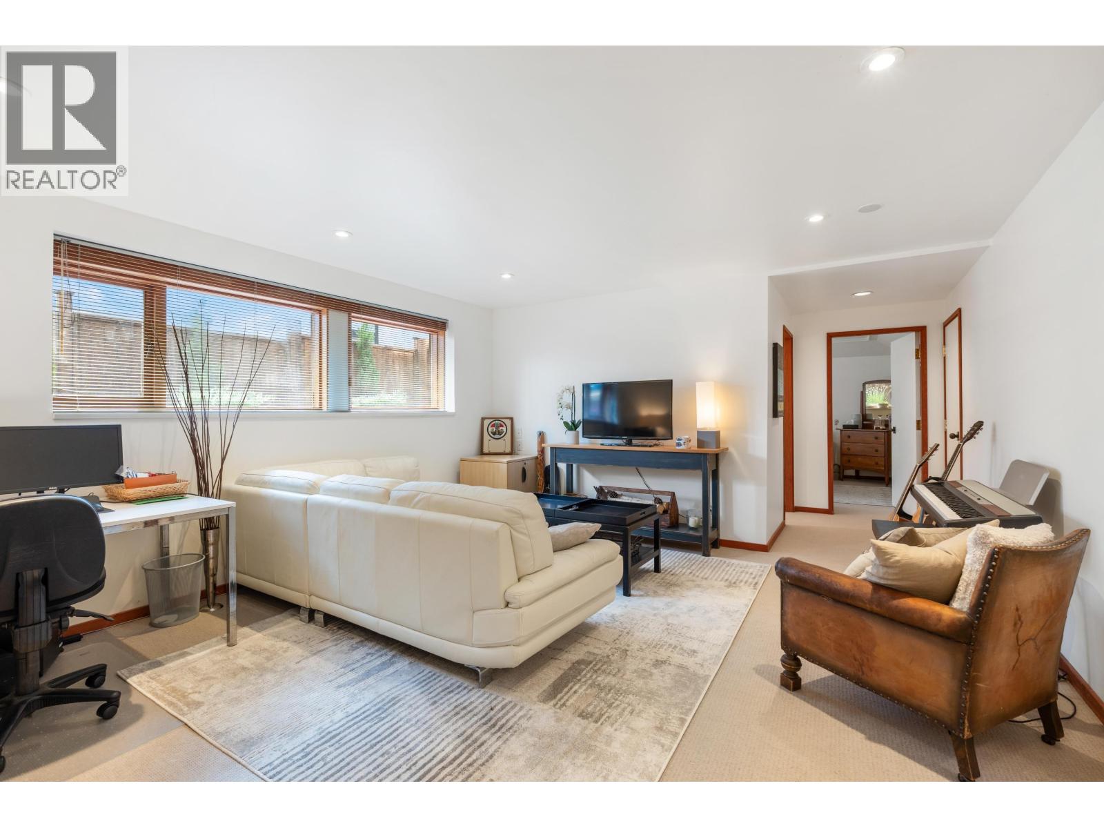 6412 IMPERIAL AVENUE, West Vancouver