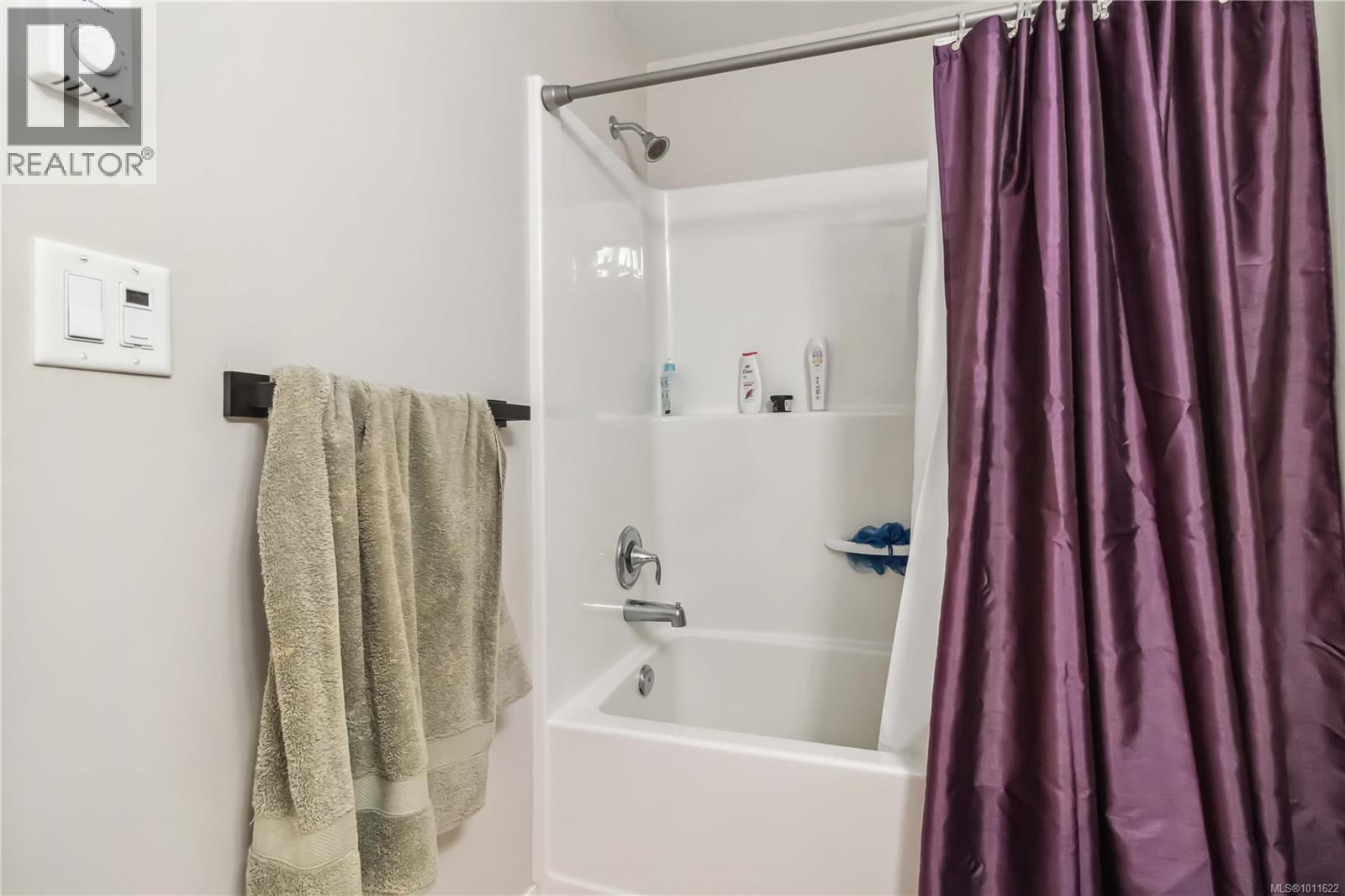 936 Aqua Crt, Langford