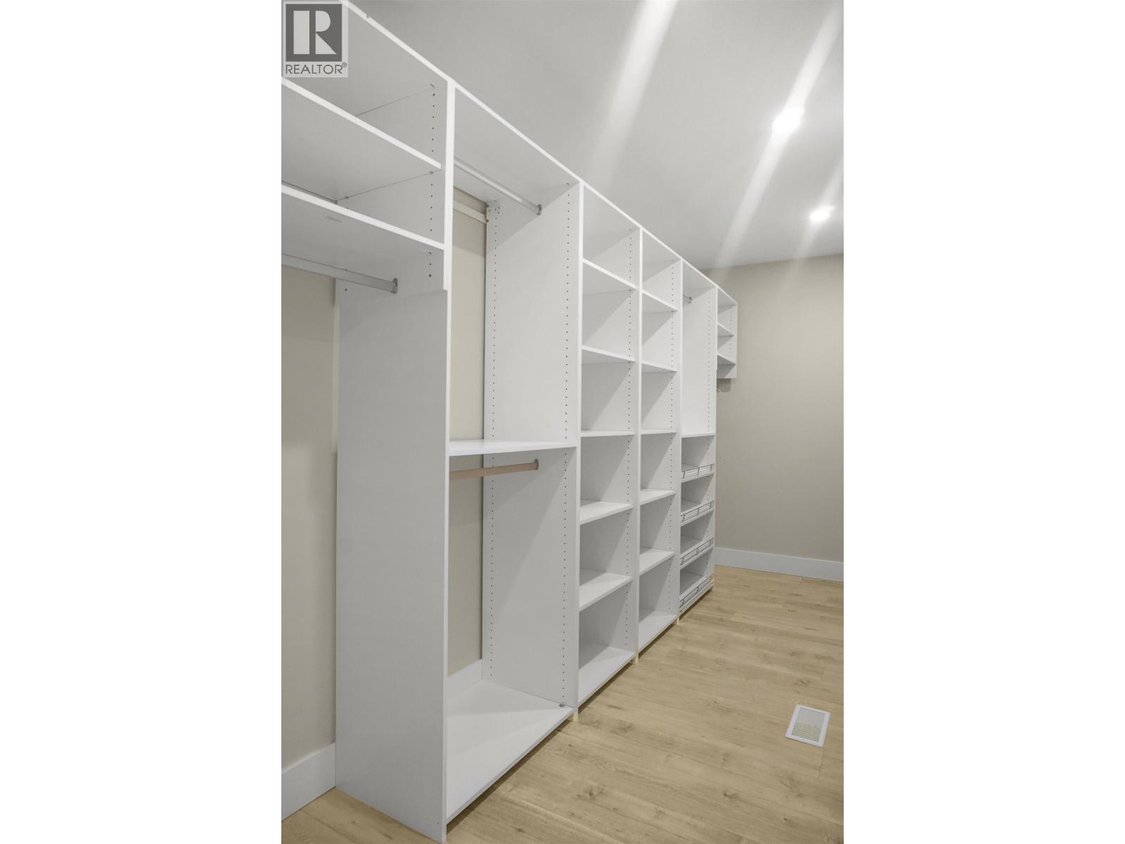 7 ROBINSON STREET, Kitimat