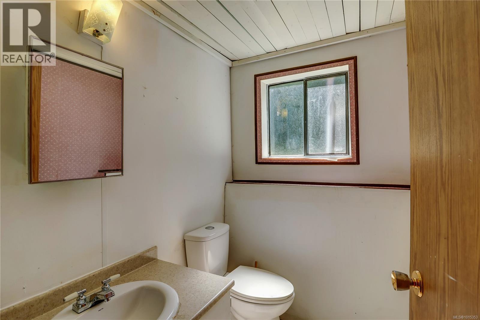 2101 Pioneer Hill, Port McNeill