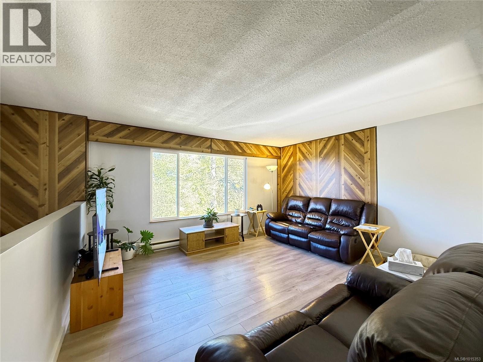 2101 Pioneer Hill, Port McNeill