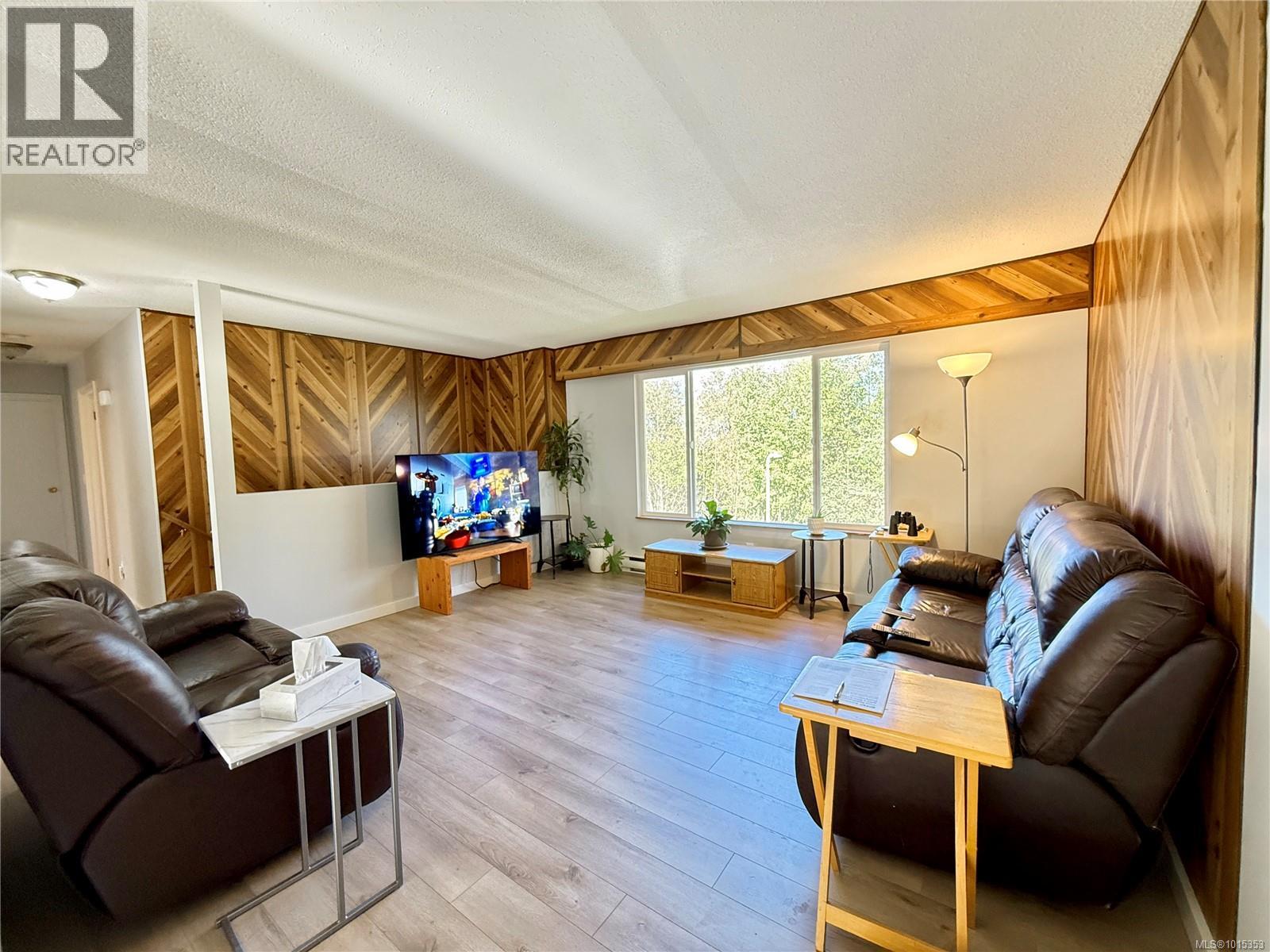 2101 Pioneer Hill, Port McNeill