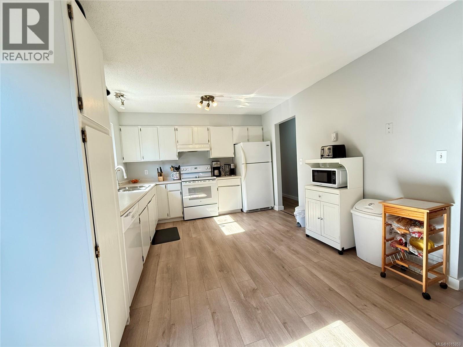 2101 Pioneer Hill, Port McNeill