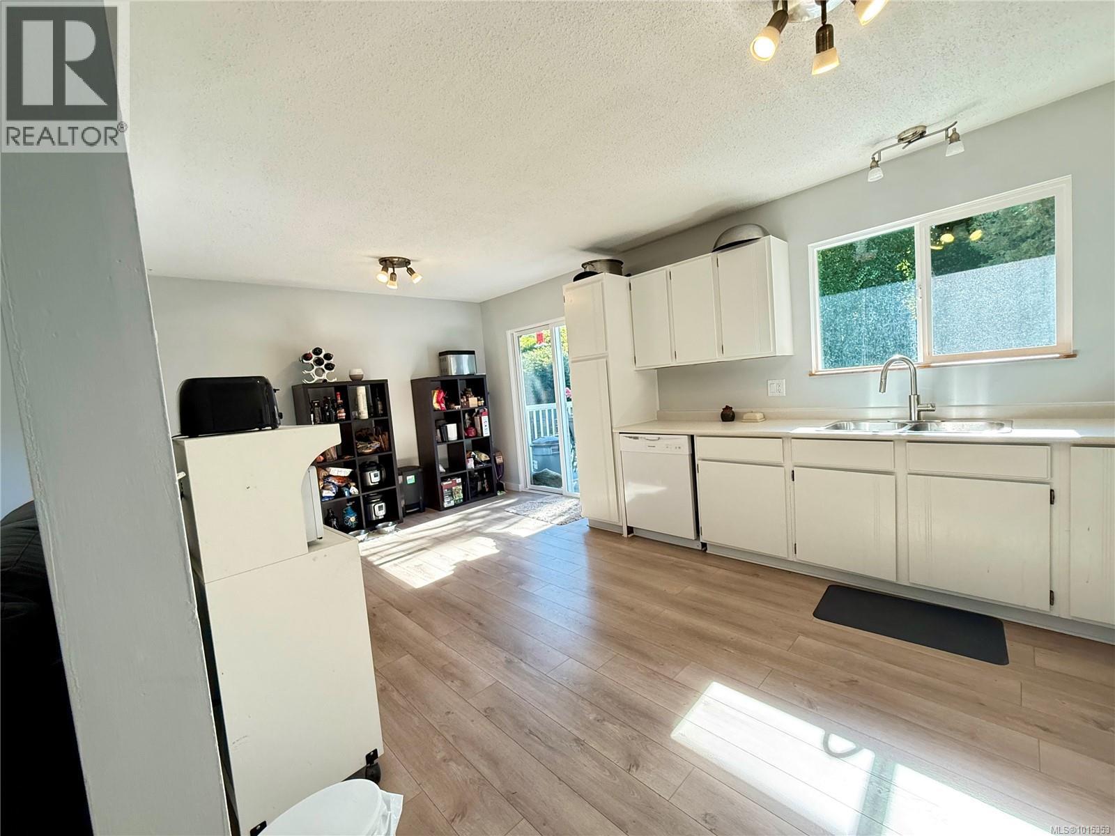 2101 Pioneer Hill, Port McNeill