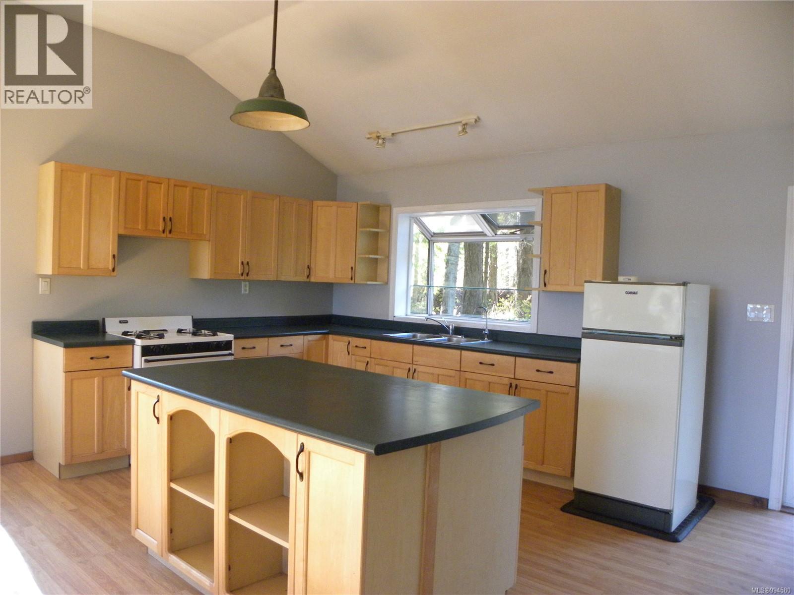 2 Spring Bay Rd, Lasqueti Island